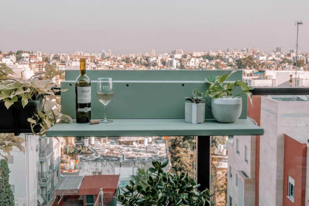 שולחן בר מרחף למרפסת